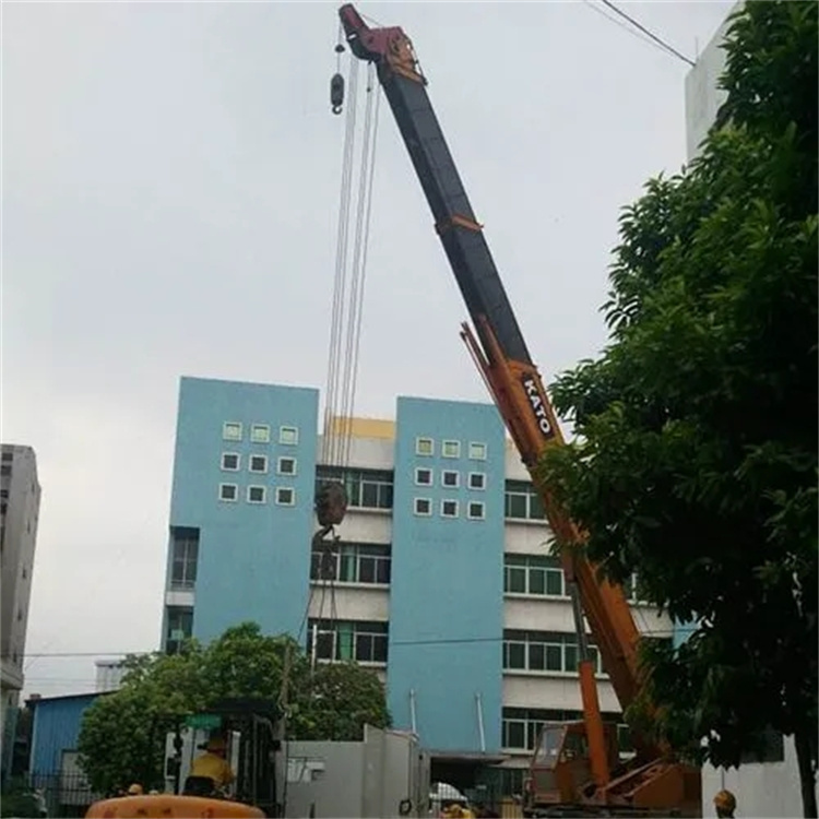 东光为什么要选择专业的吊车出租